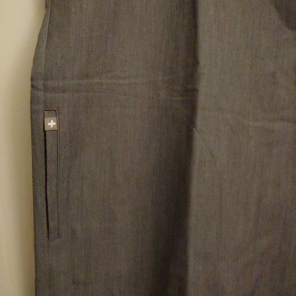 Figs Rafaela technical collection oversized gray Scrub Top - Picture 6 of 12